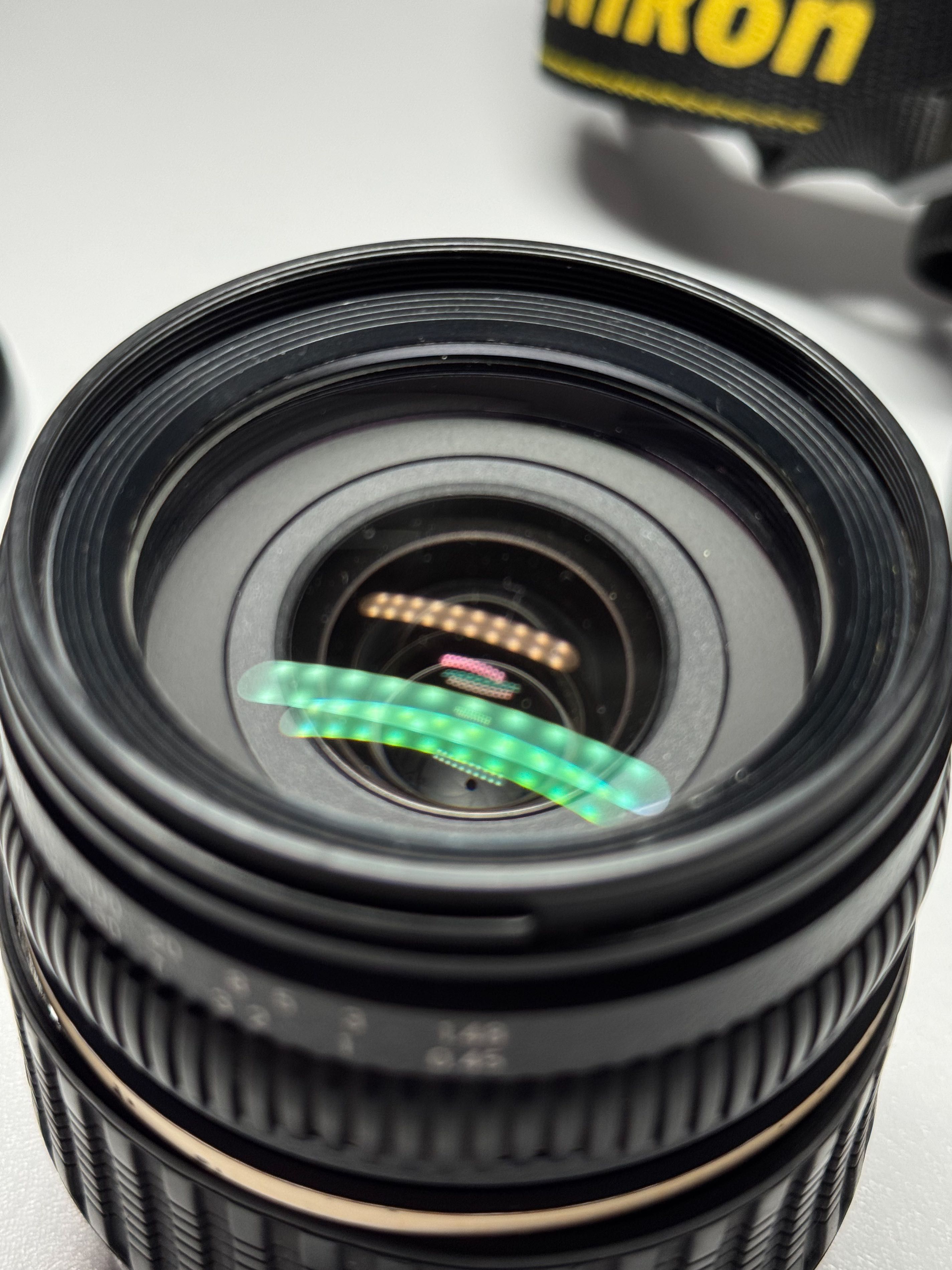 Nikon D3200 z obiektywem Tamron 18-200 mm