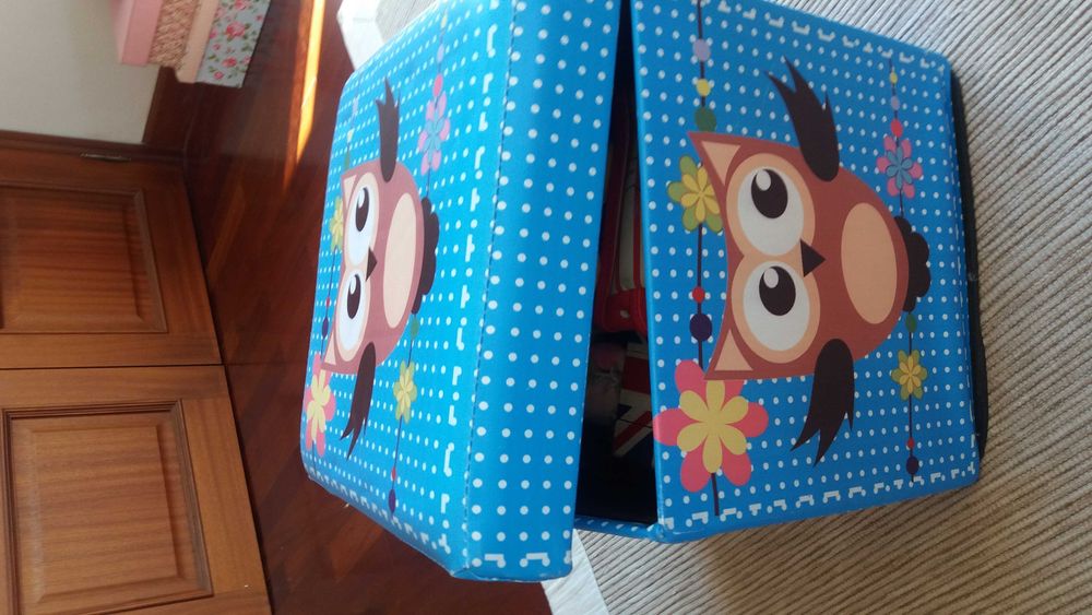 Pufes com arrumação