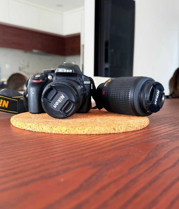 Nikon D3300 + Objetiva 18-55mm + Objetiva 55-200mm + Bolsa