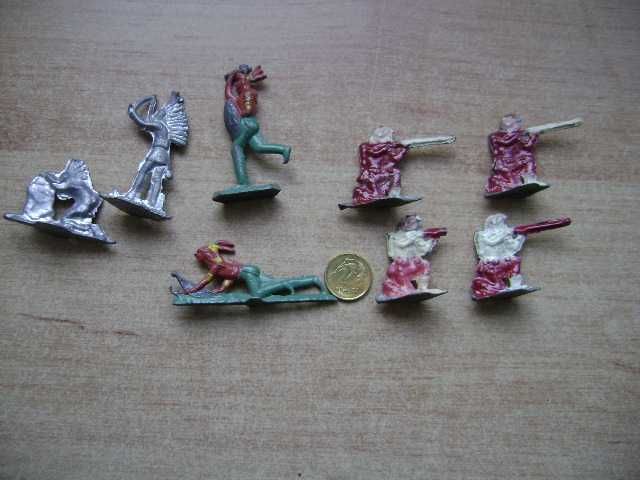 Starocie z PRL - Stare zabawki = Zestaw 8 ołowianych żołnierzyków