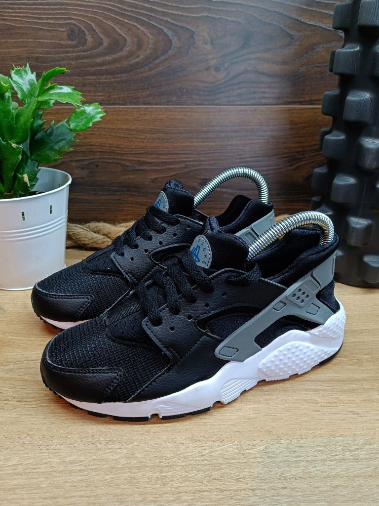 Czarne damskie / dziecięce buty sportowe sneakersy Nike Air Huarache