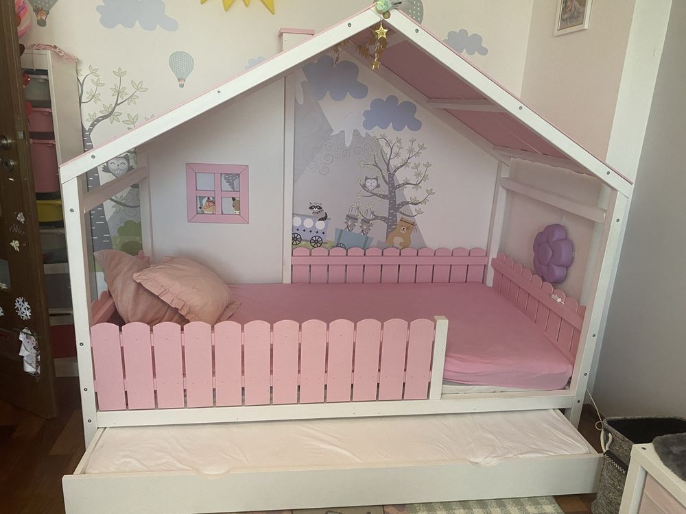 Łóżko domek 180x90 z materacami