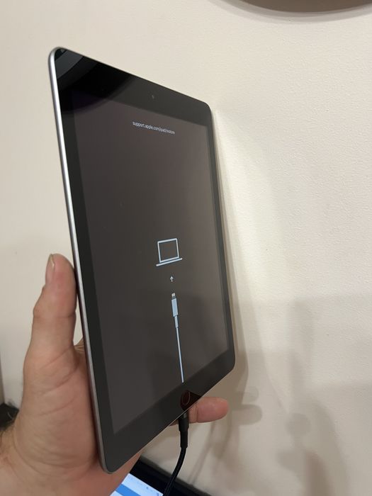 IPad 6 A1893 в ідеальному стані, на запчастини