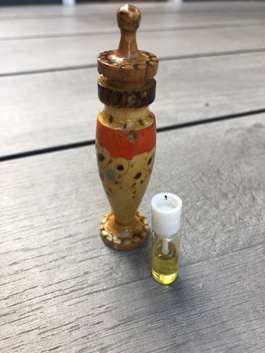 Bułgarski olejek różany w drewnianym flakoniku