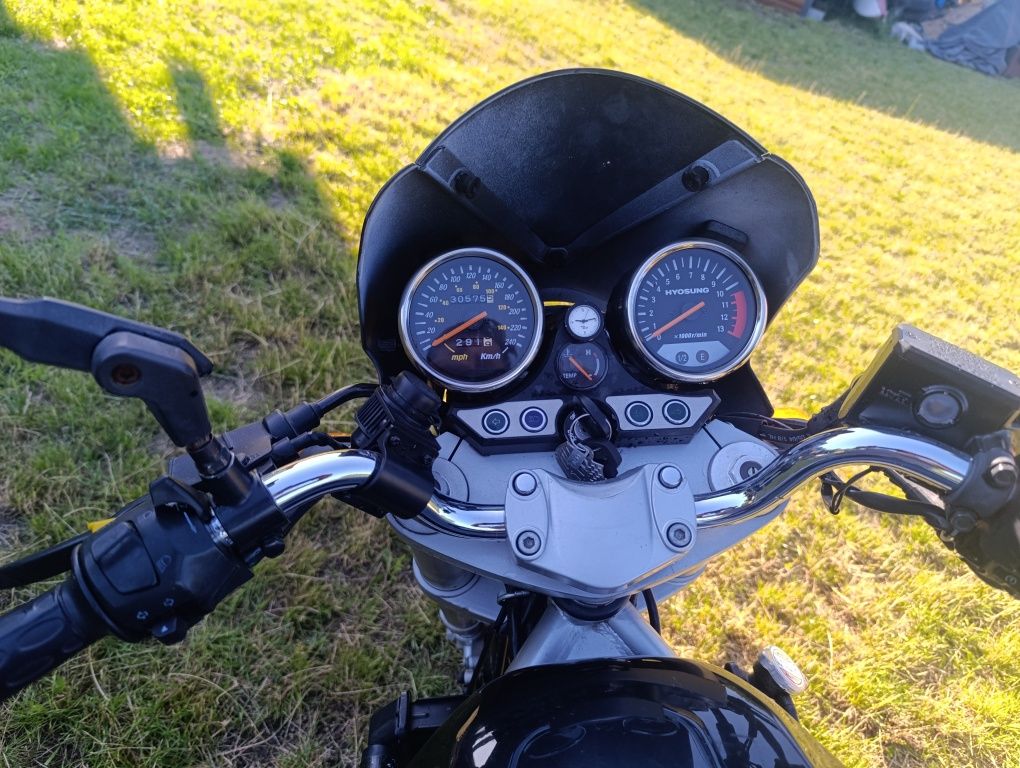 Hyosung GT 650 Naked