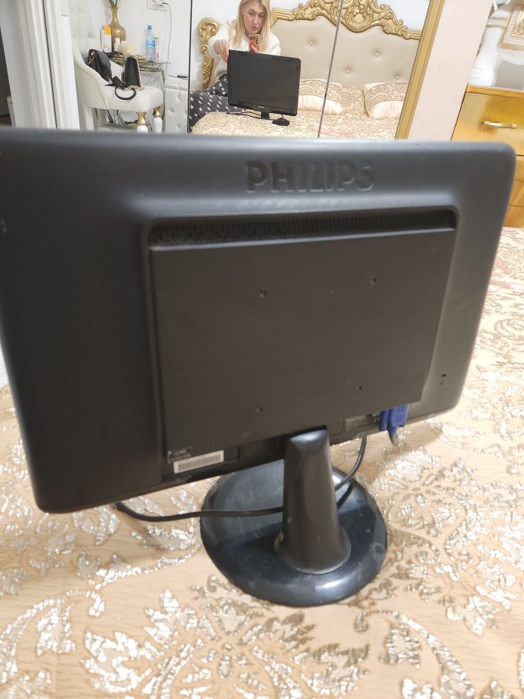 Монітор Philips до комп'ютера 47 см