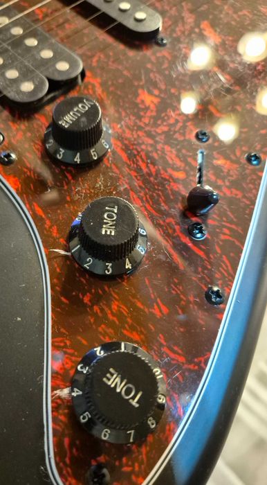 Harley Benton ST-20HSS — gitara, która brzmi lepiej niż kosztuje