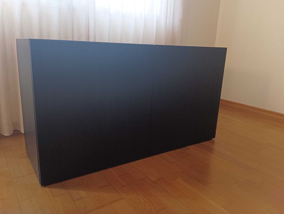 Armário com portas preto-castanho