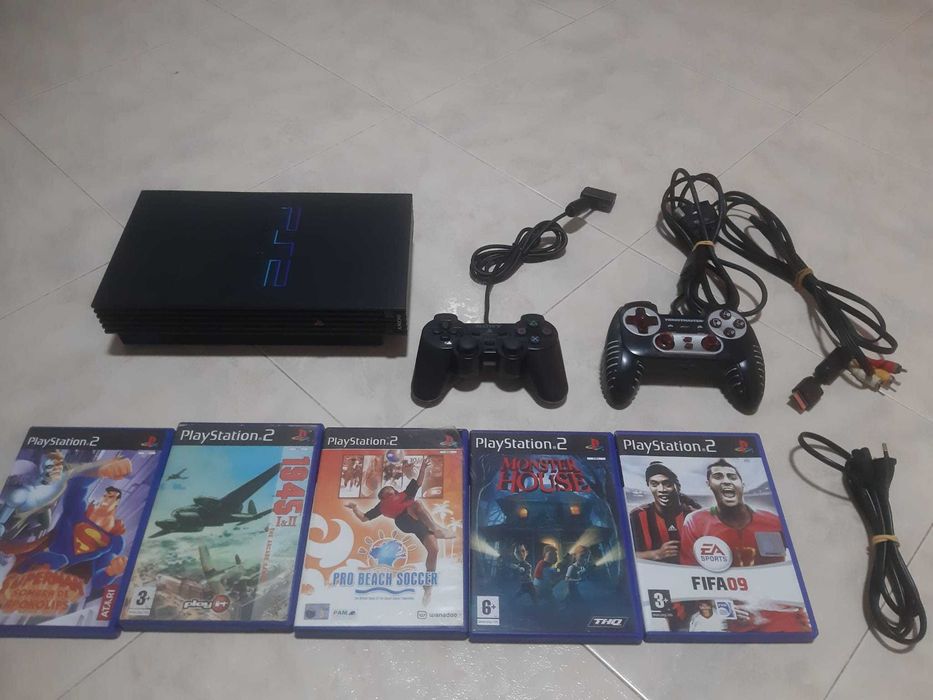 PS2 com 2 comandos e 5 jogos - Negociavel