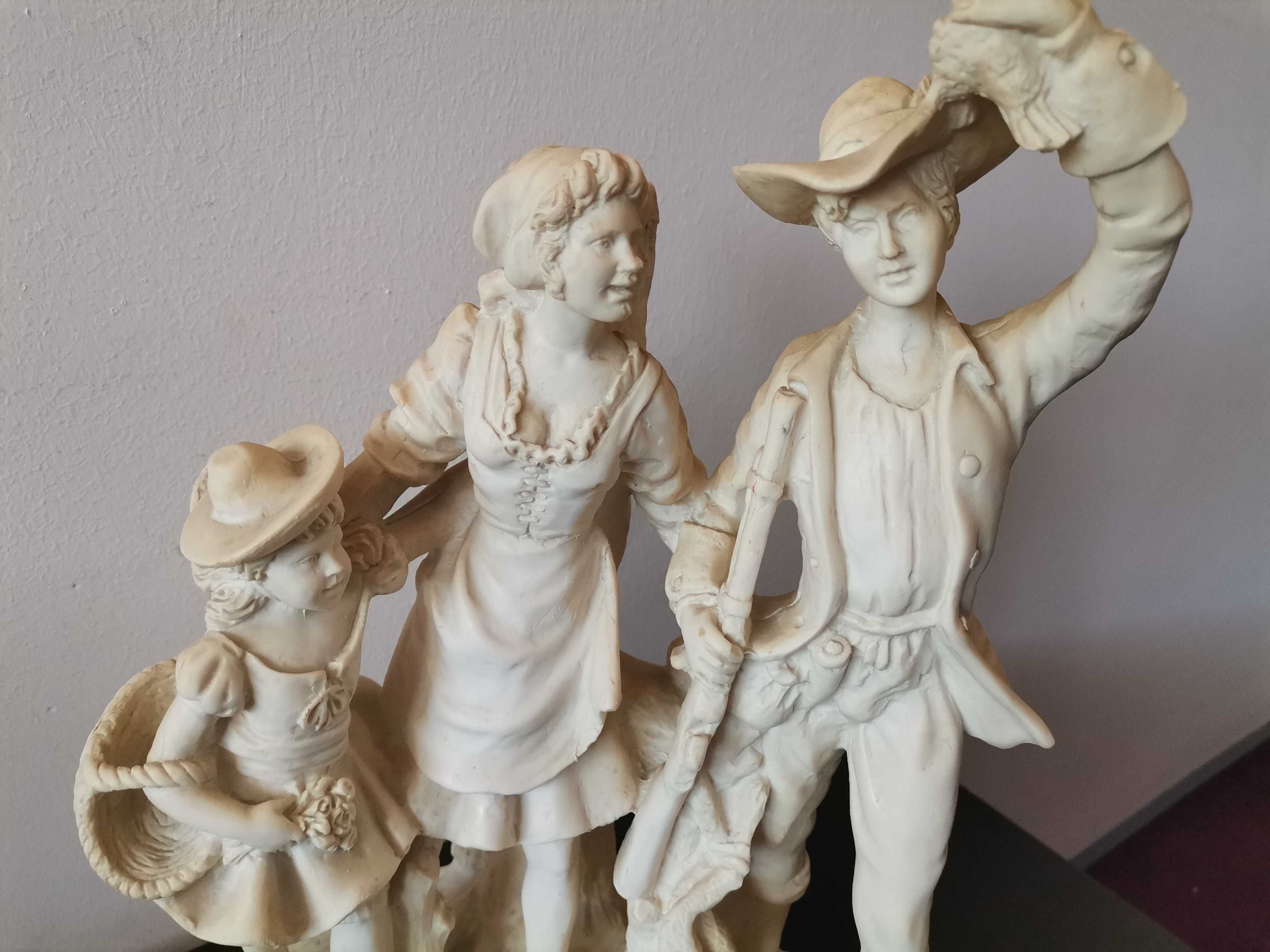 Figura "Myśliwy z rodziną " alabaster - Vintage