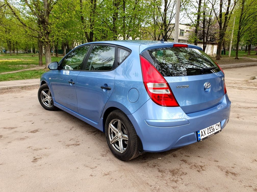 Продам Hyundai i30 2011 1.4 бензин хетчбек