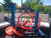 Hot Wheels City – Ogromny Zestaw z Podwójną Pętlą i Rekinem – Parking