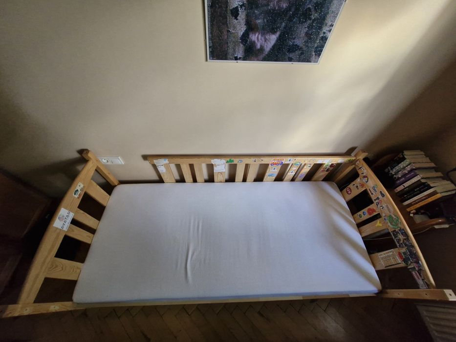 Łóżko sosnowe z materacem 80x180