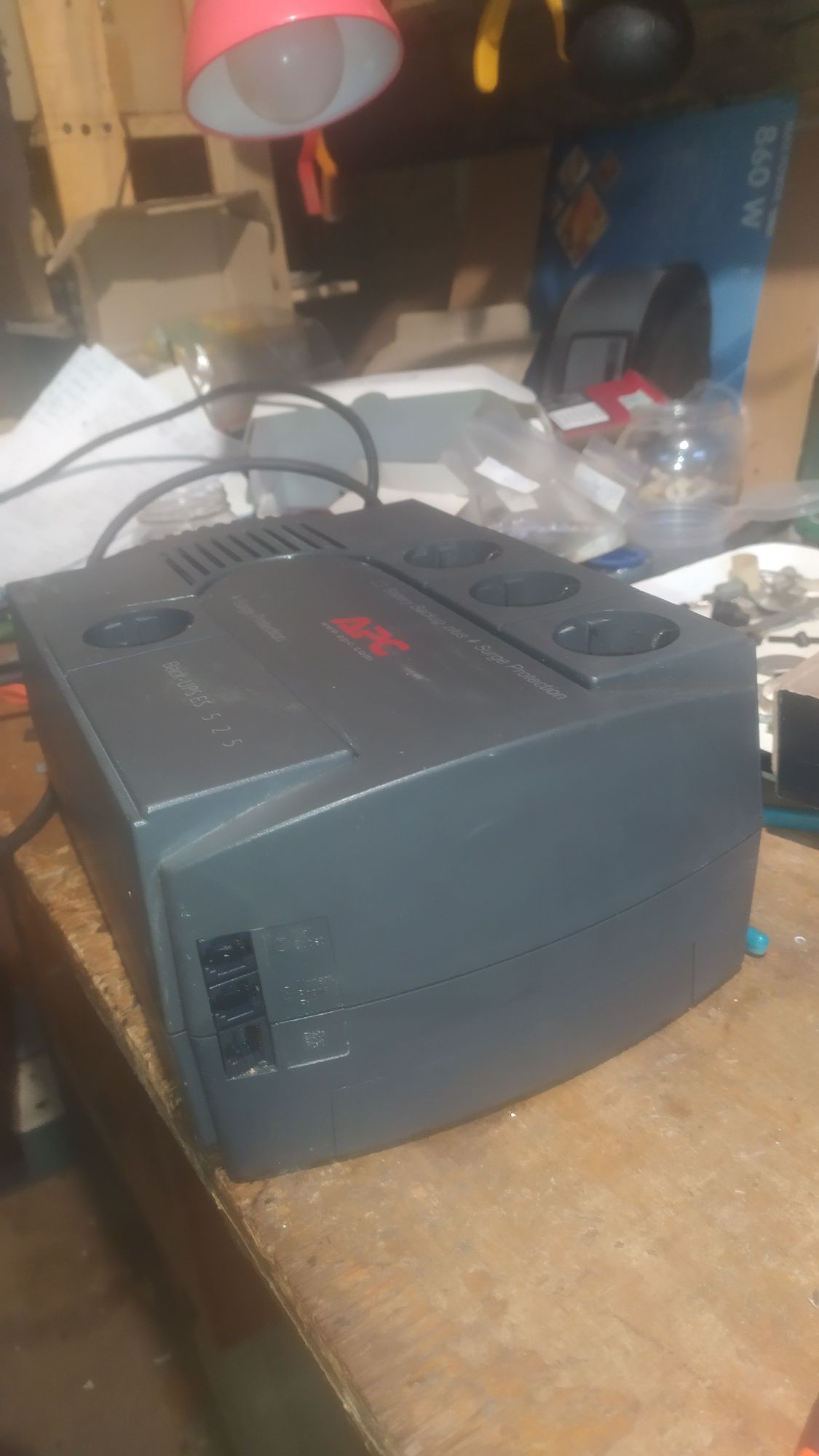 Блок безперебійного живлення APC BE525-RS