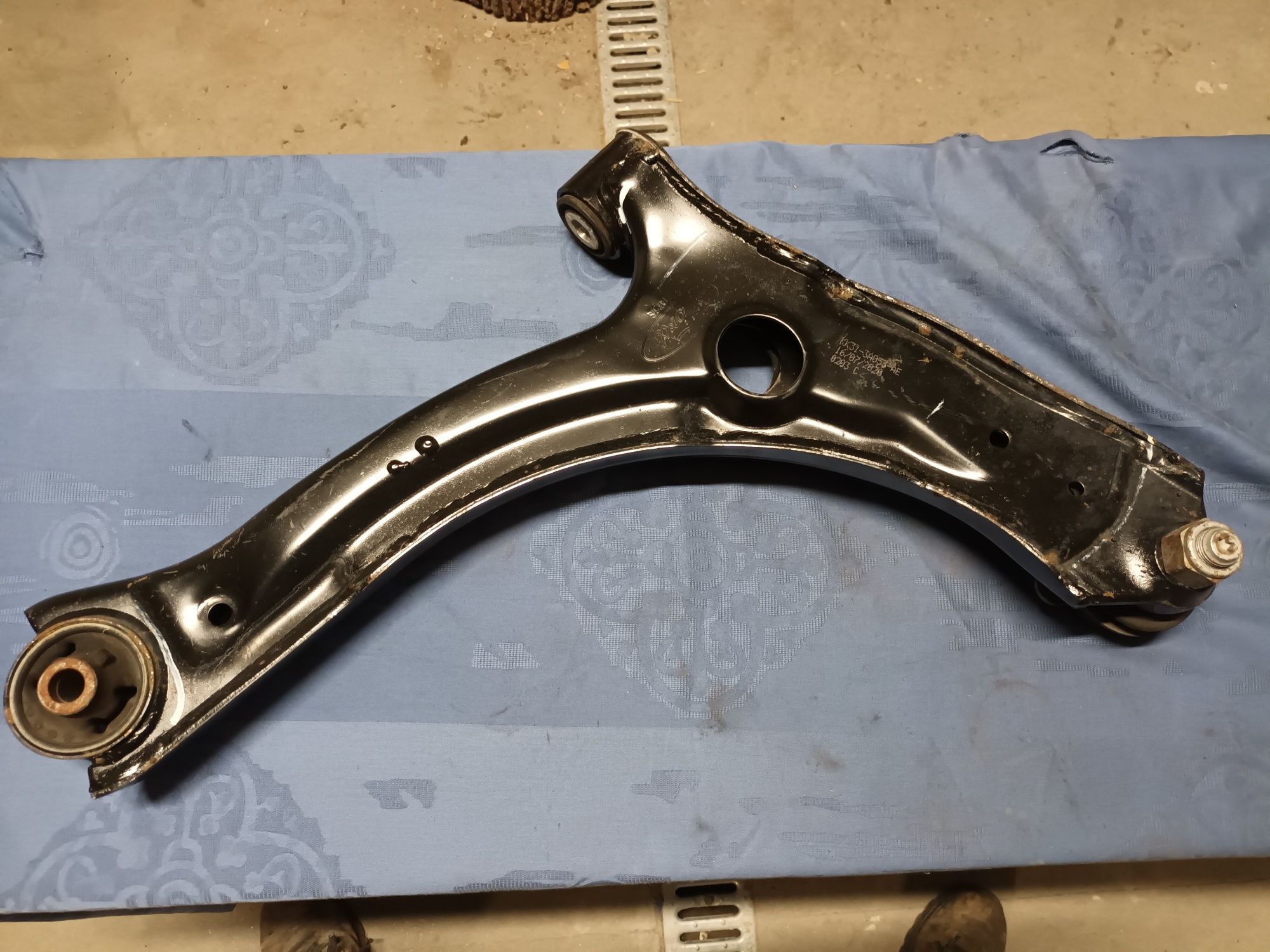 Wahacz Lewy Ford Transit MK8 LIFT