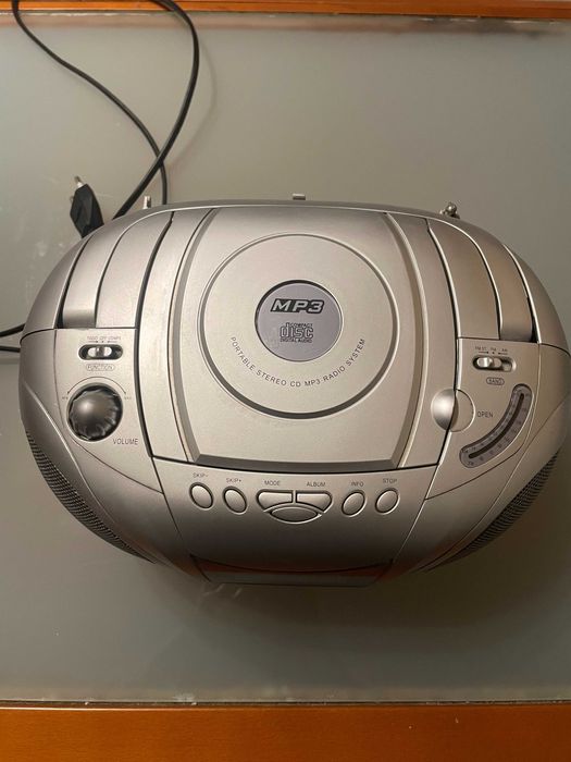 Rádio leitor de Cd portátil