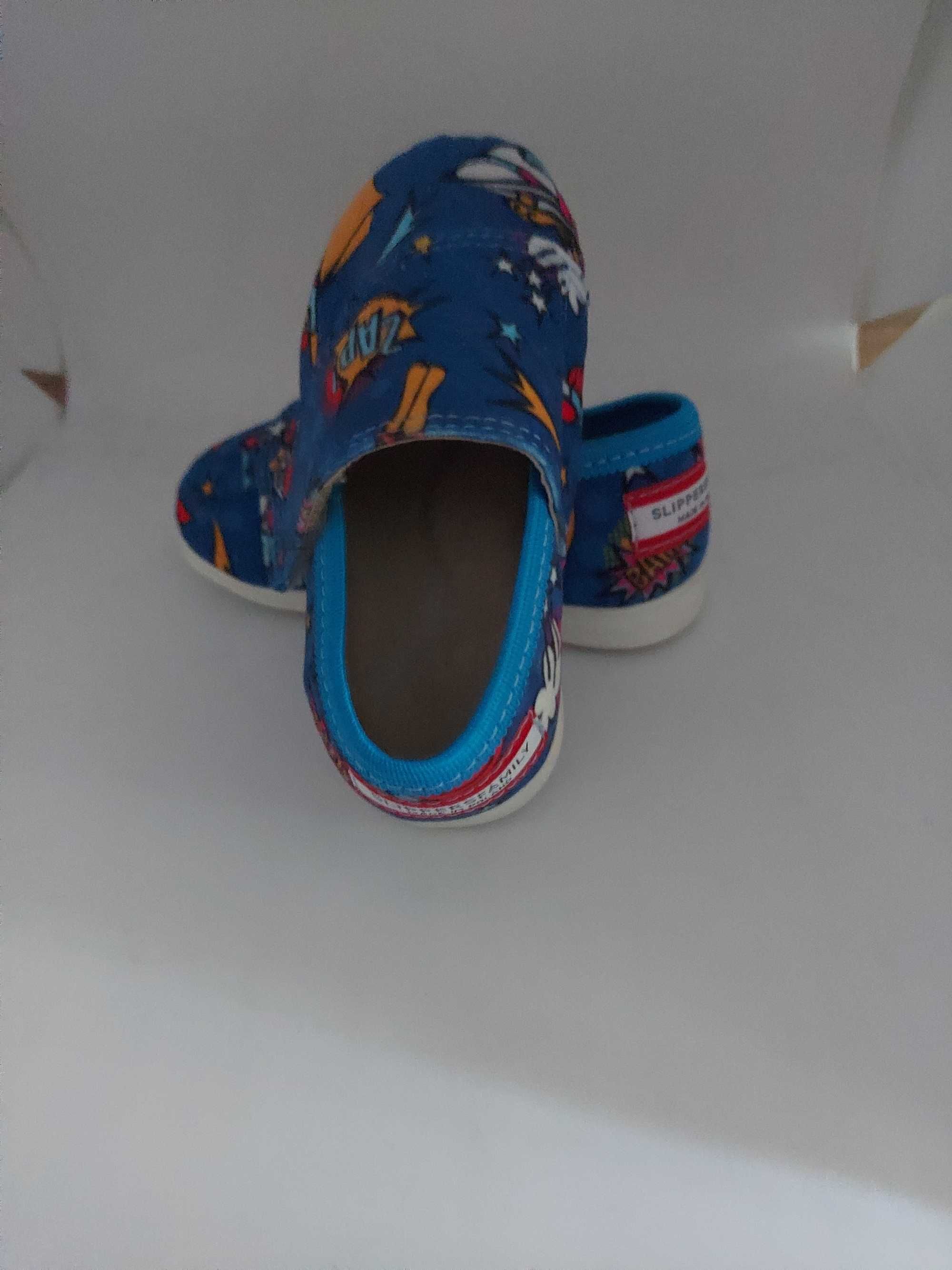 Buty dla dzieci na rzep Slippers Family Hero rozmiar 34