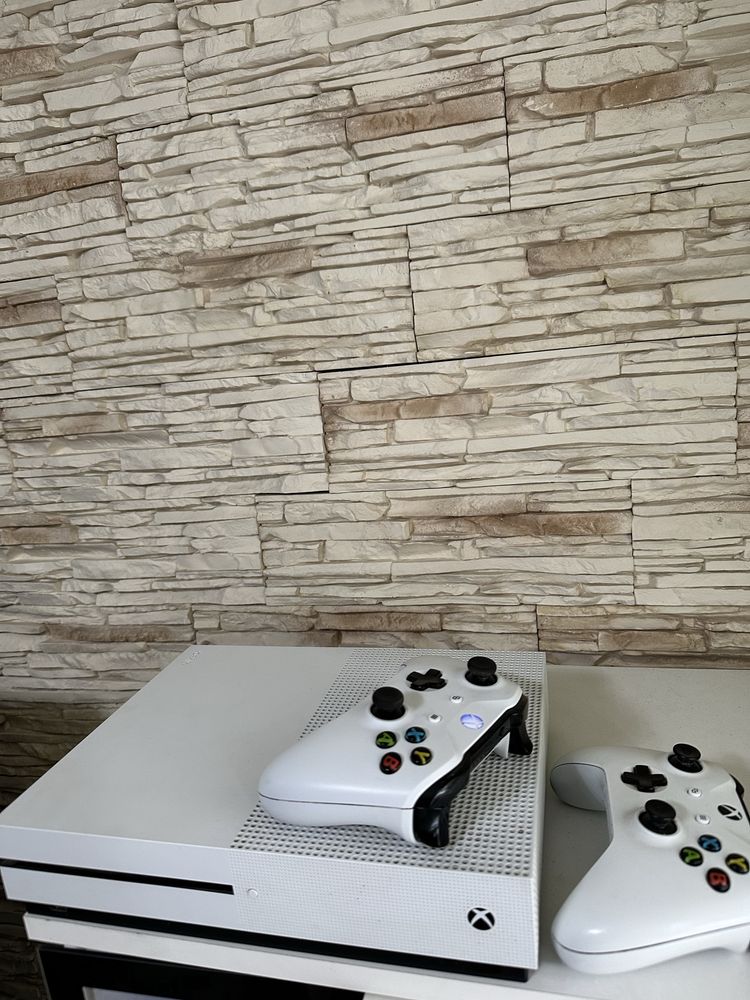 Xbox one S 1TB Pady