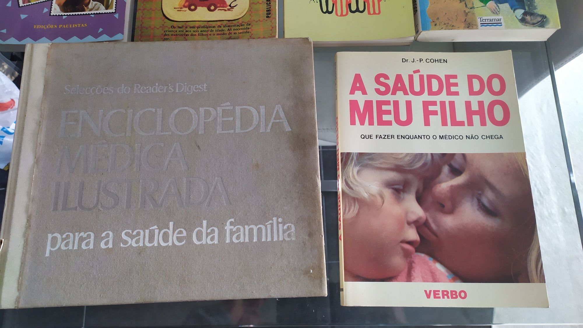 6 livros vendo á unidade vários preços