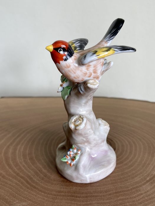 Figura porcelana Artibus Ave Passarinho Pintasilgo Biscuit