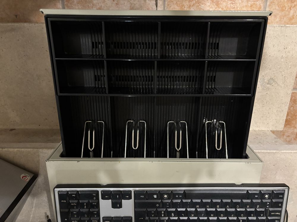 Conjunto computador + gaveta de dinheiro
