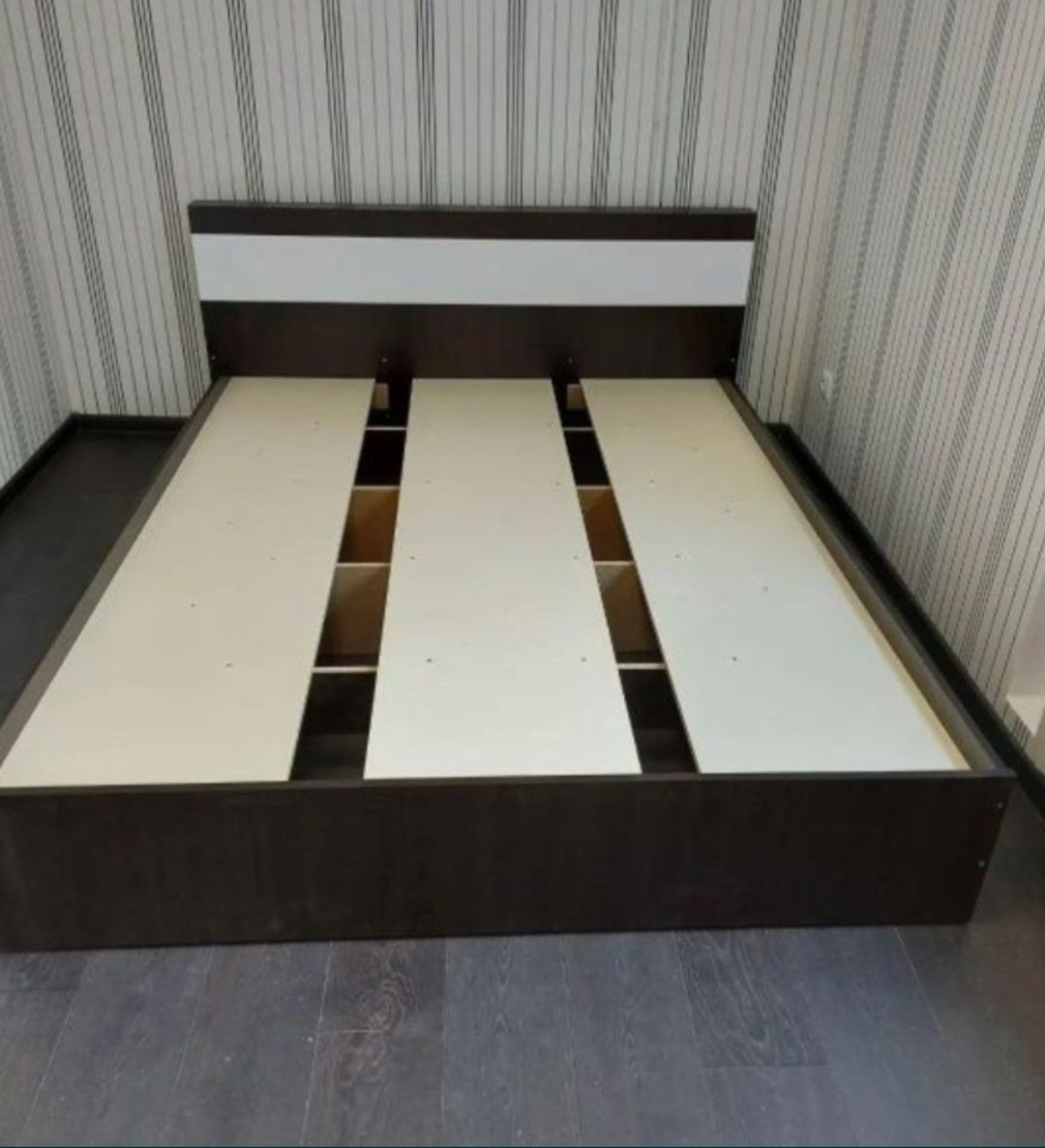 Кровать двухспальная с матрасом в комплекте.140*200 и 160*200