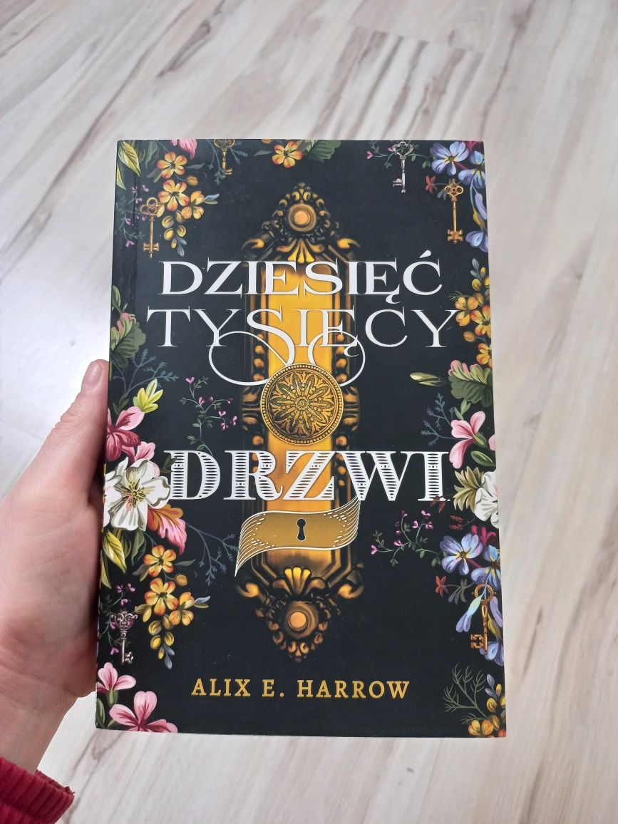 Alix E. Harrow "Dziesięć tysięcy drzwi"