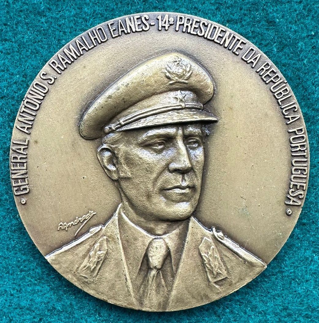 Medalha em bronze Ramalho Eanes