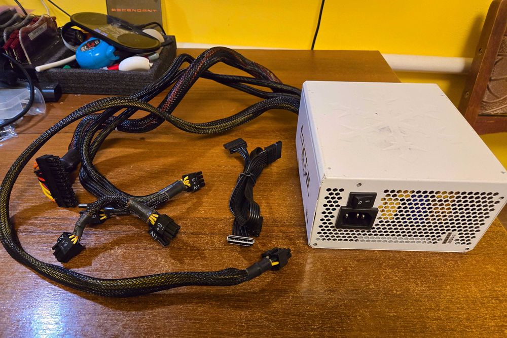 Блок живлення 1000W Fractal Design Newton R3 1000W 80+ Platinum 135mm.