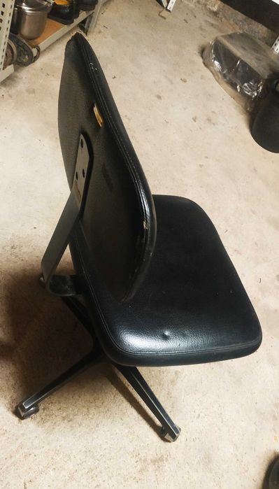 Cadeira usada. Libertar espaço.