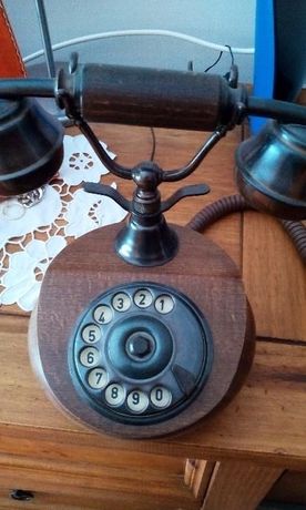 Telefone estilo Vintage, com marcador de disco e ficha rita. Design It