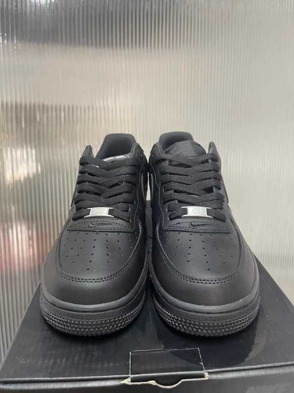 Nike Air Force 1 Low Supreme w kolorze czarnym 40