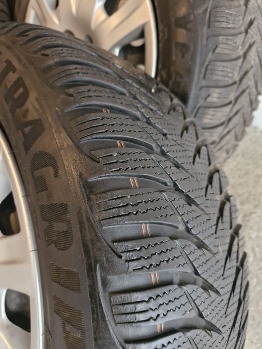 Opony zimowe Goodyear Ultragrip8 z felgami stalowymi