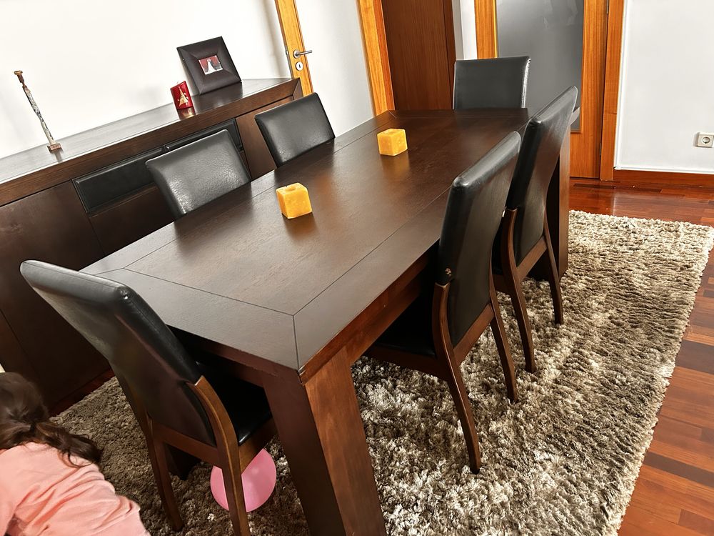 Sala de Jantar completa em Bengue ( mesa extensivel )