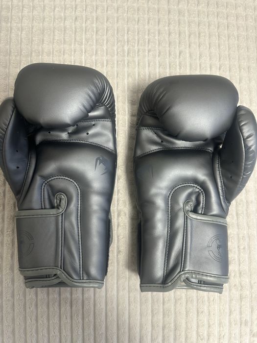 Комплект захисту для кікбоксингу Venum: шолом, перчатки, захист ніг