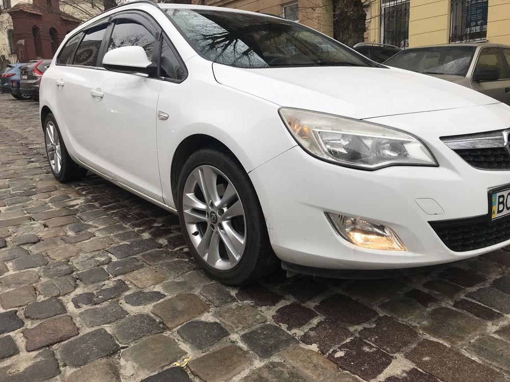 Opel    Astra    J