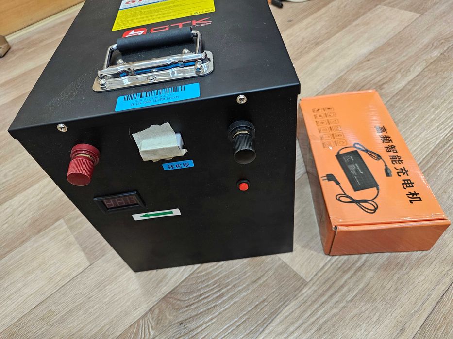 Акумулятор 12V 300AH LiFePO4 та зарядка 20A