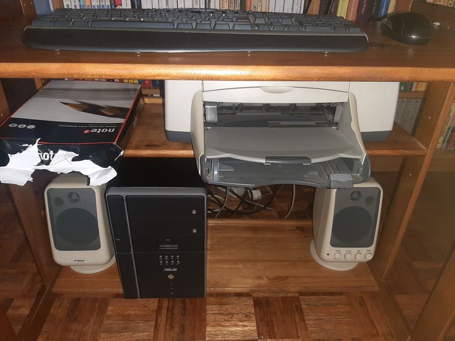 Computador ASUS P 4 completo, leitor DVD e leitor disquetes