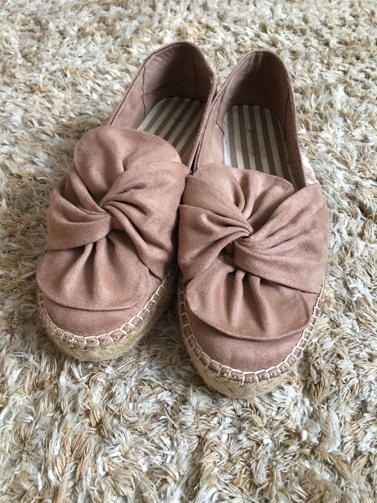 Beżowe espadryle Stradivarius rozmiar 37