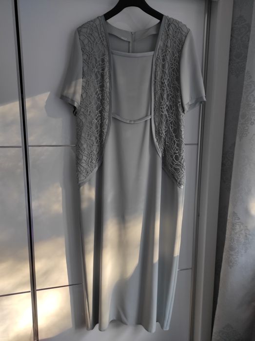 Elegancka długa sukienka