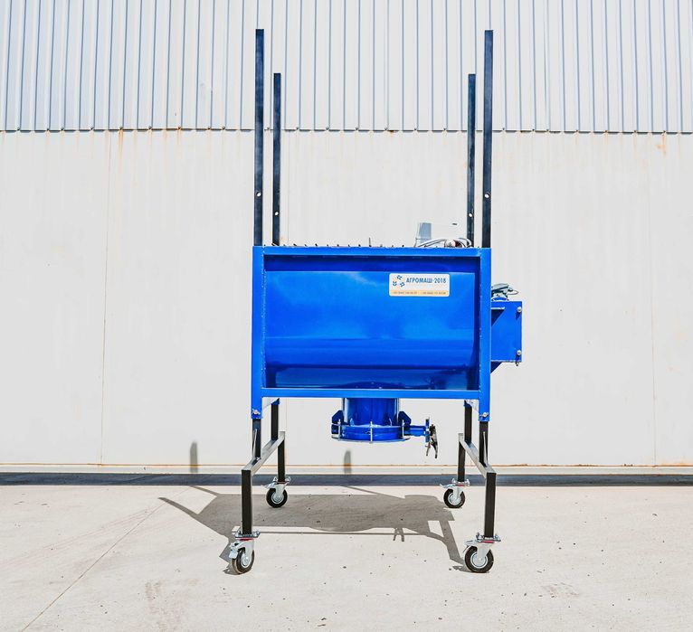 Змішувач кормів,комбікормів,кормосмеситель,горизонтальний