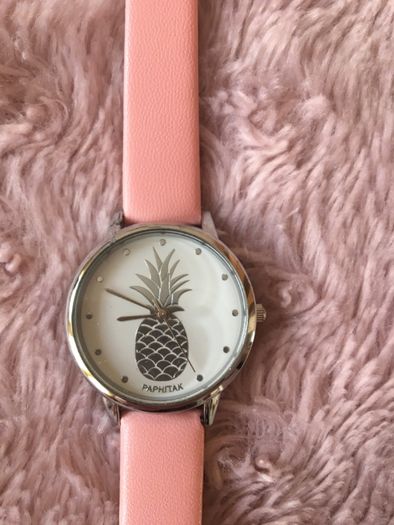 Zegarek z tarczą z ananasem