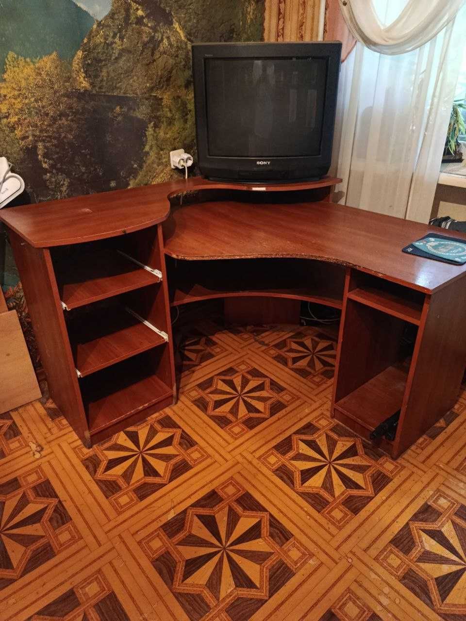 Стол компьютерный