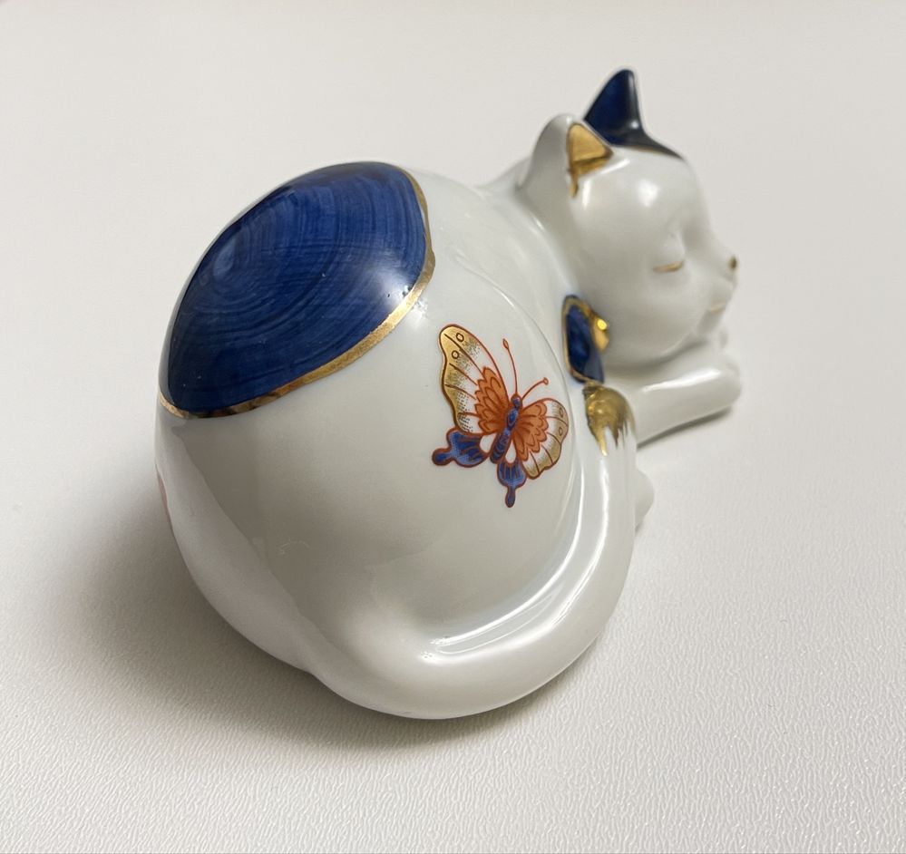Stara figurka porcelanowa vintage śpiący kot