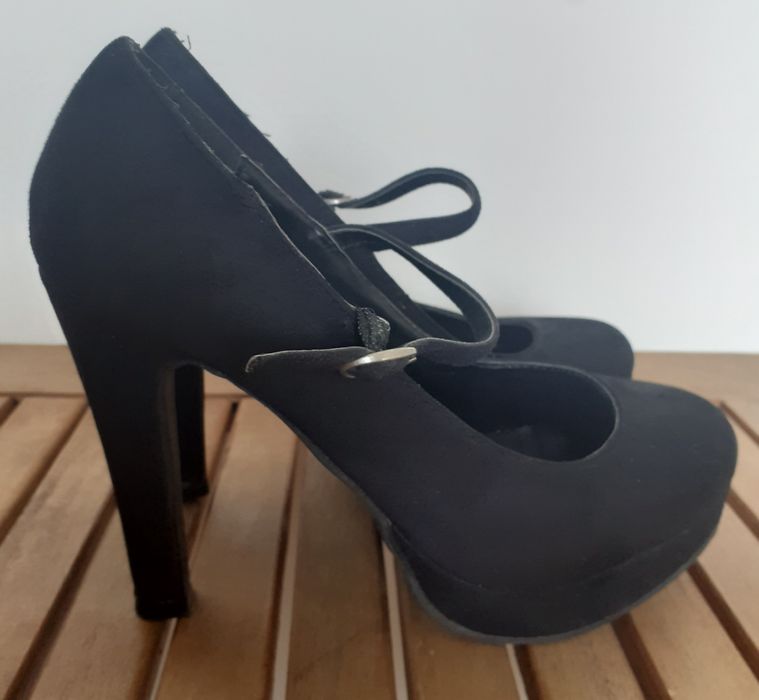 Lote sapatos e sandálias mulher