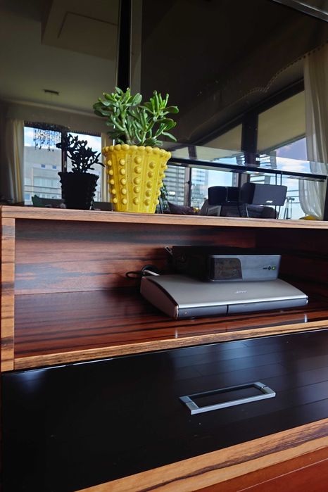 Szafki pod TV do salonu, płyta mdf lakierowana na czarno+heban.