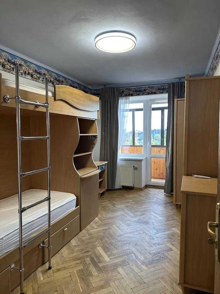 Оренда 3 кім. кв. вул. Єфремова (Leoland)
