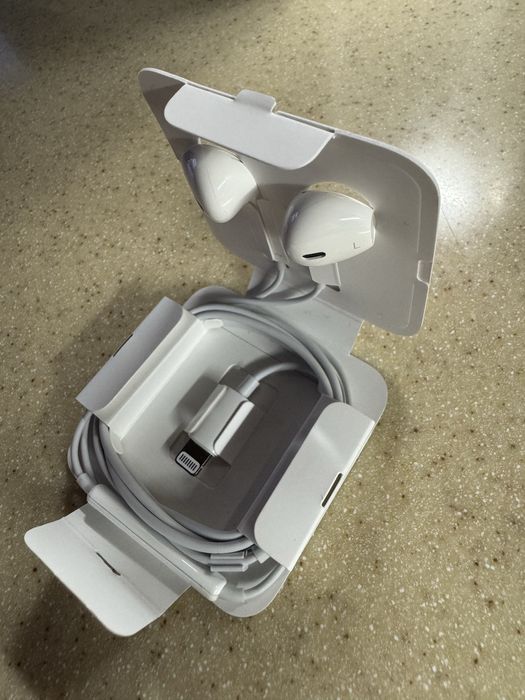 Навушники Apple iPhone EarPods with Mic Lightning (MWTY3ZM/A) оригінал