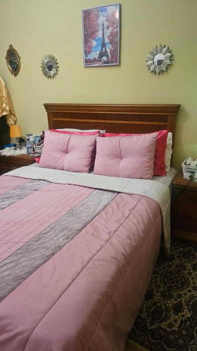 Cama casal, com colchão em excelente estados