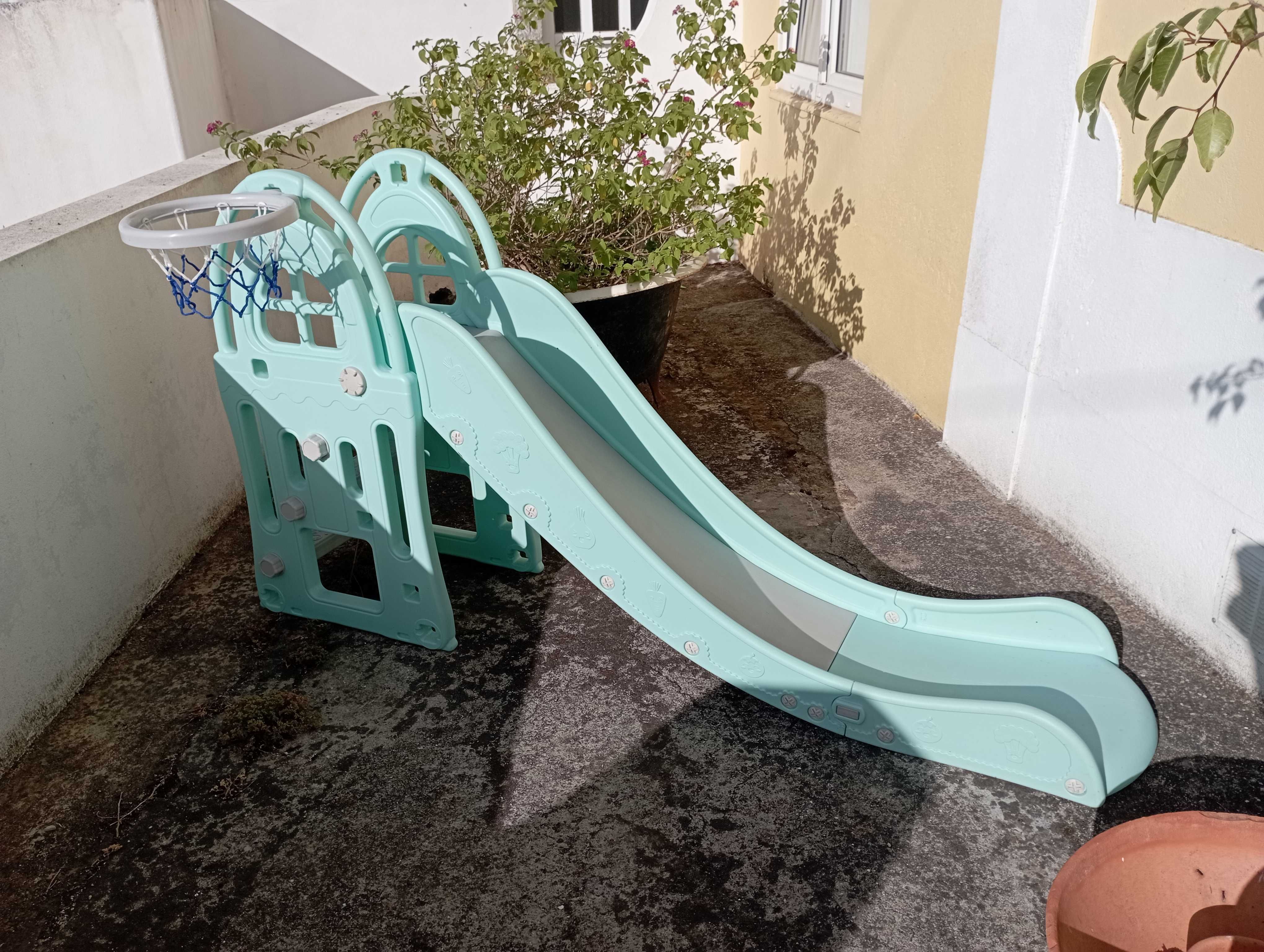 Escorrega infantil azul